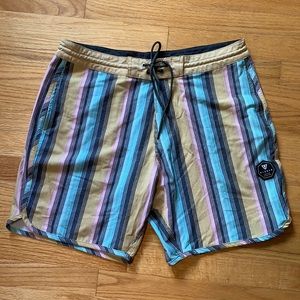 Men’s Vissla boardshorts